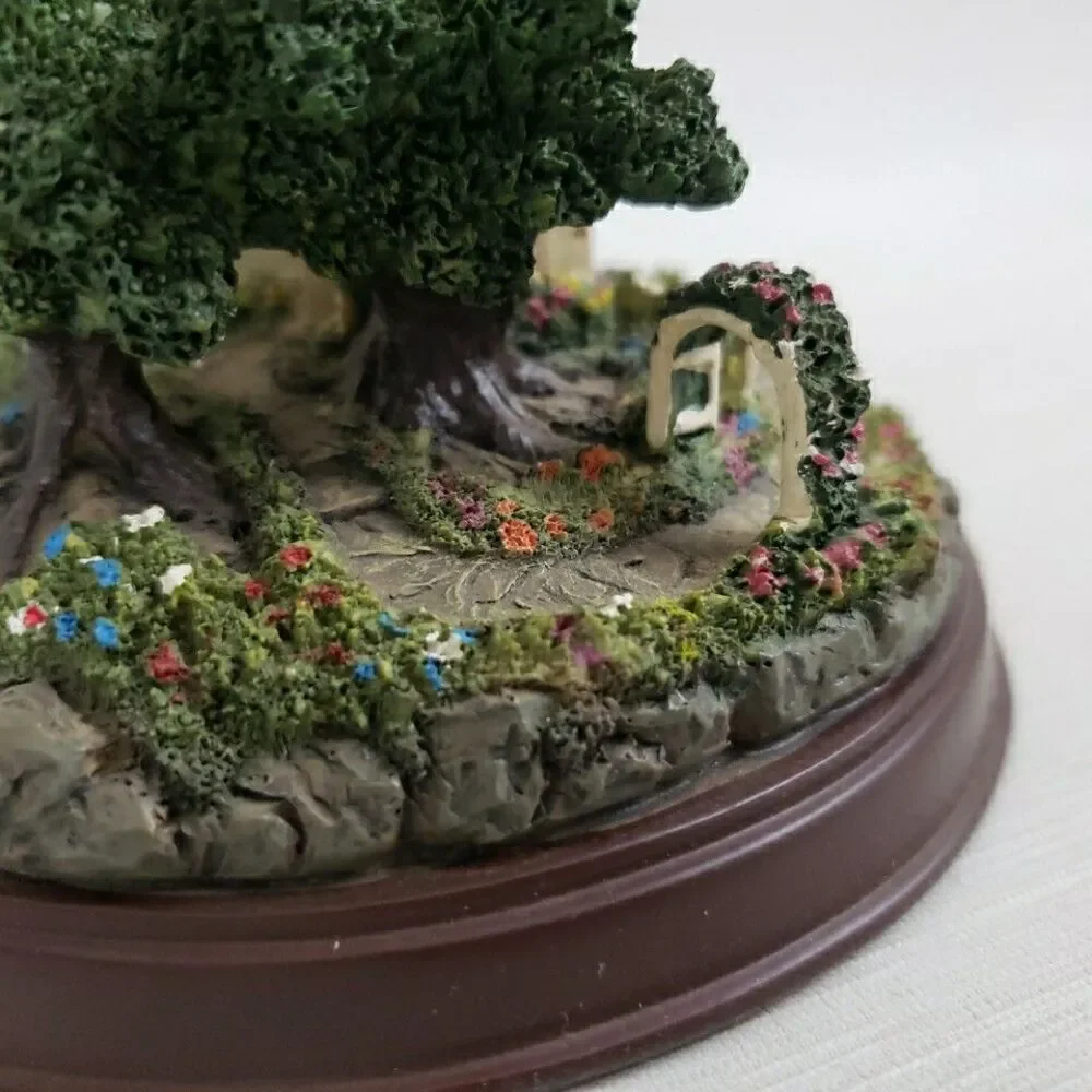 Thomas Kinkade Beacon of Hope Seaside Memories Lighted Lighthouse Figurine